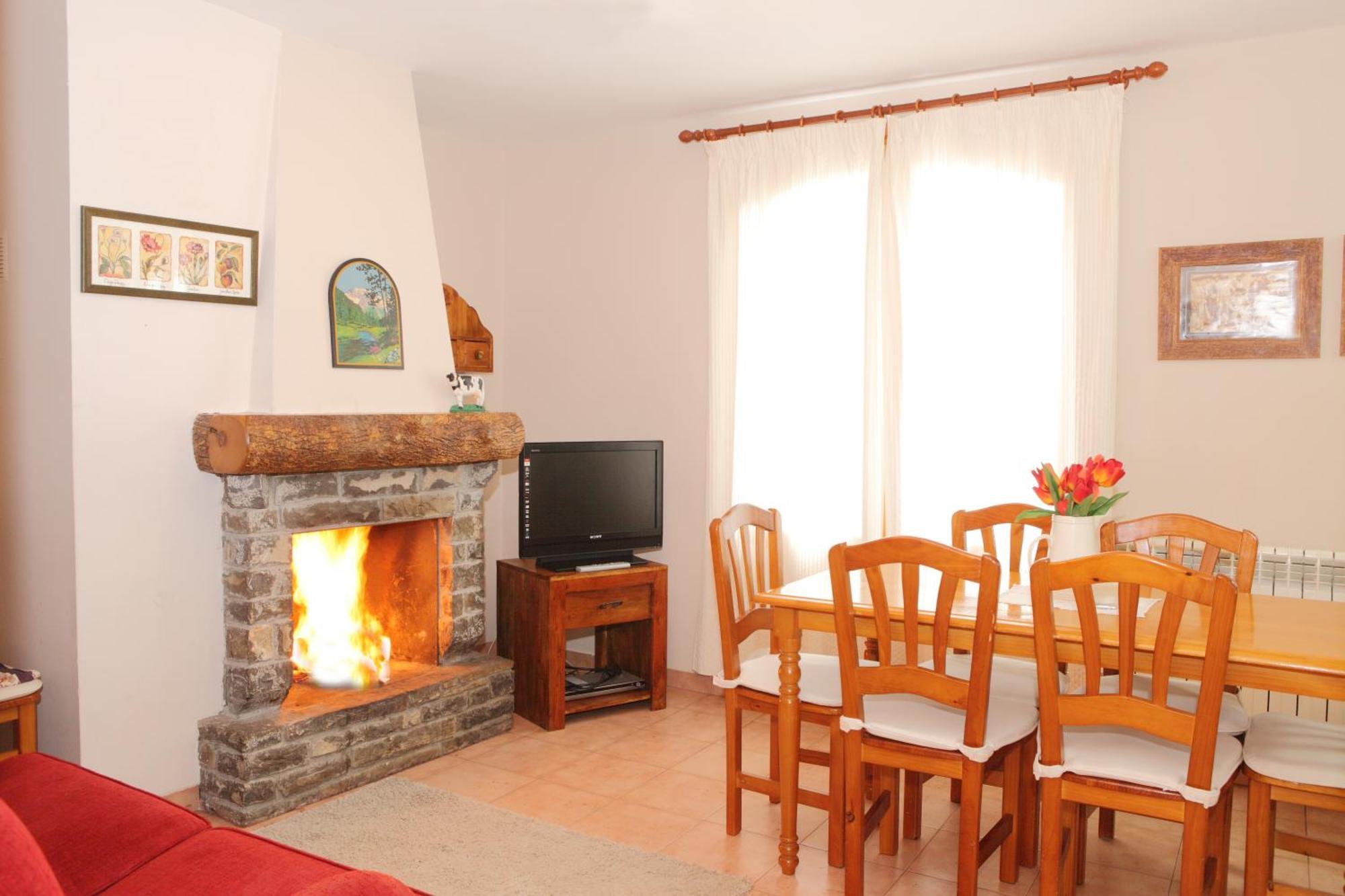 Apartamentos Alba Casa Alquesera Sahun 외부 사진