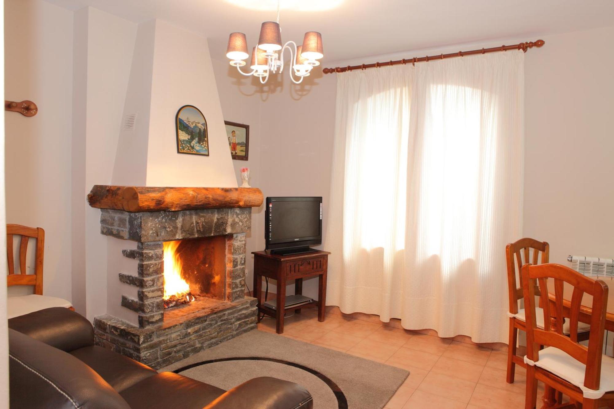 Apartamentos Alba Casa Alquesera Sahun 외부 사진