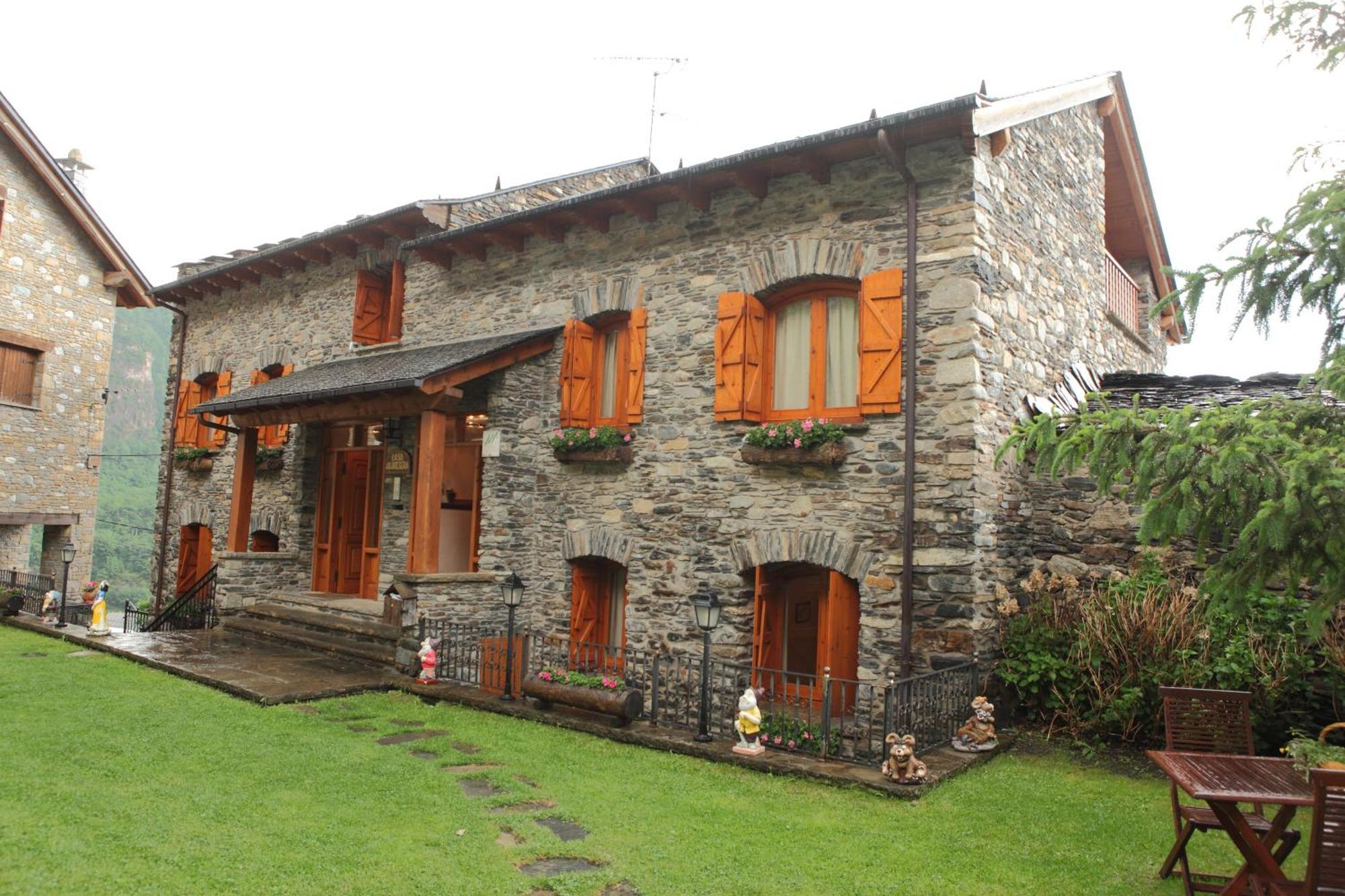 Apartamentos Alba Casa Alquesera Sahun 외부 사진