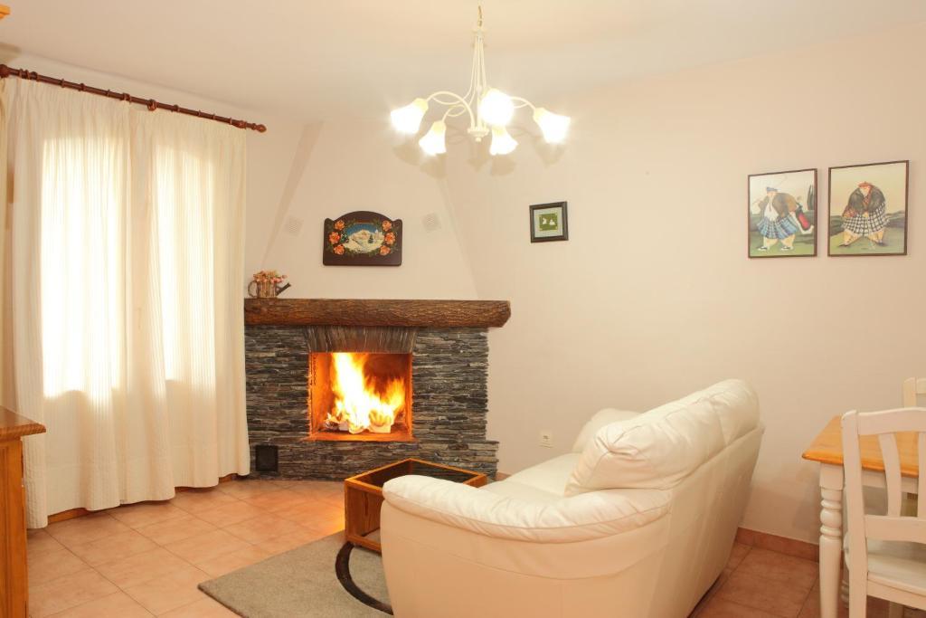 Apartamentos Alba Casa Alquesera Sahun 객실 사진