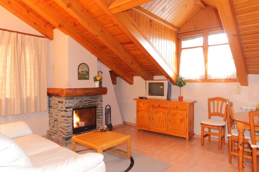 Apartamentos Alba Casa Alquesera Sahun 객실 사진